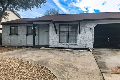 Image de Dog-friendly modern home with private pool, W/D, & Ac - near River Walk