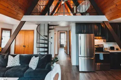 Image de Mountain Modern A-Frame Retreat