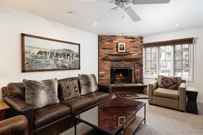 Image de Alpenblick Unit 18 | Spacious Remodeled Townhouse with Great Location