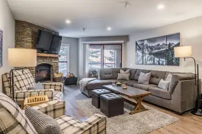 Image de Book a Fall Getaway Today! Townhome with Dual Primary Suites and Pool Access!