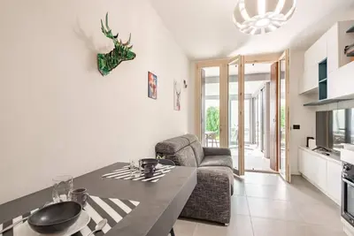 Image de New! Renovated Apt with veranda and garden!