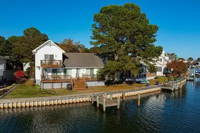Image de Manklin Creek Retreat-Waterfront, 3 Bedrooms, 2. 5 Bathrooms, Sleeps 8, Non Group Rental