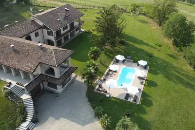 Accommodation 'The Granary' in a renovated late 19th century country house