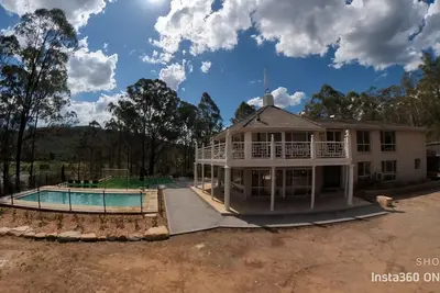 Image de Stunning 'Chapel' in the bush with pool, pet friendly