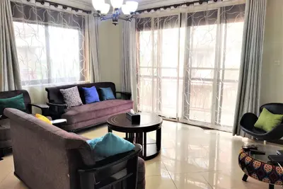 Image de 3-bed, 3-bath family-sized apartment w\/free parking, wifi and netflix