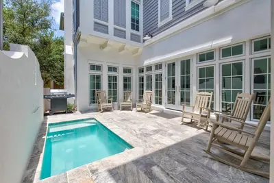 Image de Pet Friendly + Private Pool in Rosemary Beach- Harp's Haven Main and Carriage