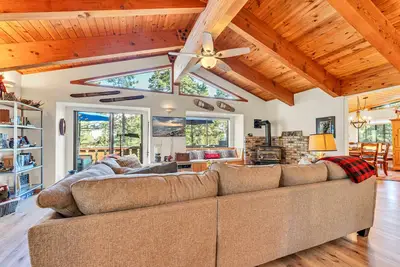 Image de The Big Bear Chalet - Private Hot Tub