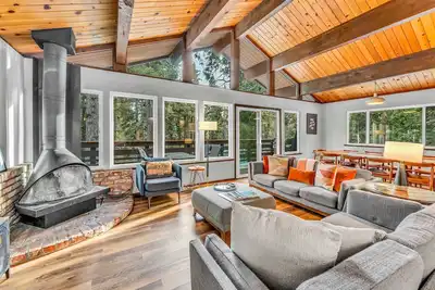 Image de Carnelian Bay Retreat with Deck & Bonus Room