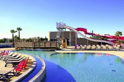 Image de Mobil-home à Sérignan avec une superbe piscine