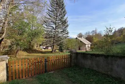 Image de Maison avec grand terrain et vue sur les montagnes