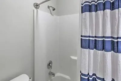 Image de Sleeps 48, Beach Front at Bear Lake.