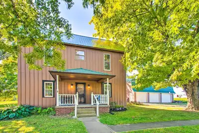Image de Beautifully Restored Farmhouse in Marshall!