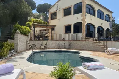 Image de Villa moderne à 10 mn des plages à pieds avec piscine et jacuzzi Platja D’aro