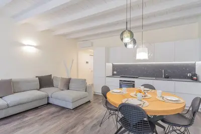 Image de Modern & Stylish Apartment in Como City