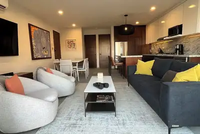 Image de New! Slick designer apARTtment with bay views.