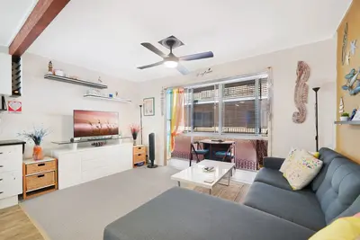 Image de Two-Bedroom Beachside Apartment with Parking