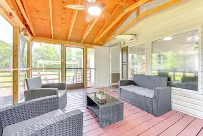 Image de Palatka Hideaway w/ Fireplace & Private Porch