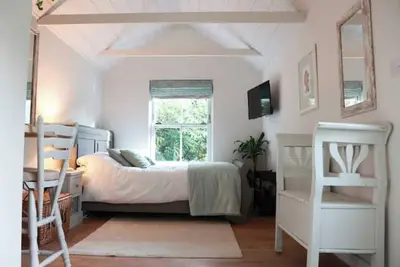Image de Romantic hideaway - newly converted studio in Kent