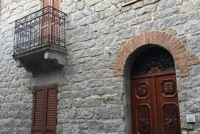Image de Ancient building in the historic center near the lake and the sea.