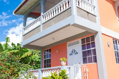 Image de Perfect family home w\/ parking - 10 minutes from Roseau