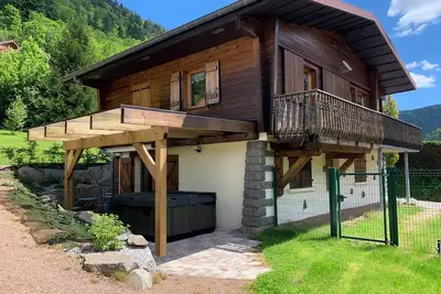 Image de La Bresse, magnifique chalet rénové, clôturé avec jacuzzi, sauna privatifs