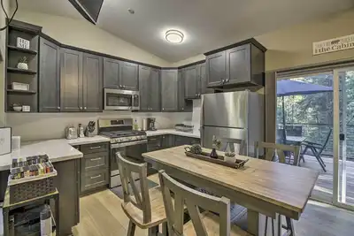 Image de Secluded Butte Meadows Cabin w/ Deck & Grill!