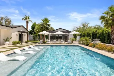 Image de Multi-Million $ Resort-Style Estate w/Pickleball