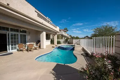 Image de Large Luxurious Estate on Golf Course w/pool/spa in Gated Community