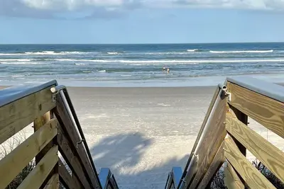 Image de Dude! This is the One! King Bed! 3 Bed! Beach! Heated Pool!