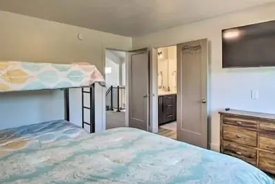 Image de Bear Lake Beach Front! Sleeps 46