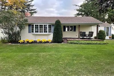 Image de Two-bedroom one bath lake front cottage Wilson Ny.