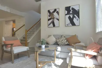 Image de Cozy 4 bedroom 3 bath home away from home