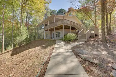 Image de Lakefront Lineville Retreat w/ Private Dock!