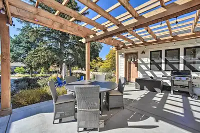 Image de Walk to Town - Castle Rock Cottage!