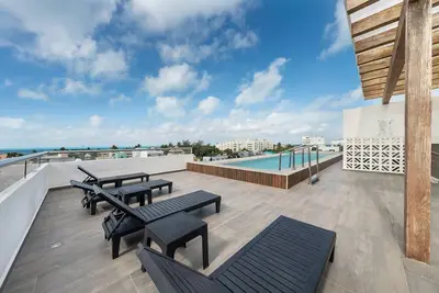 Image de Prime Location. 2 Br Condo w/ Ocean View Pool.