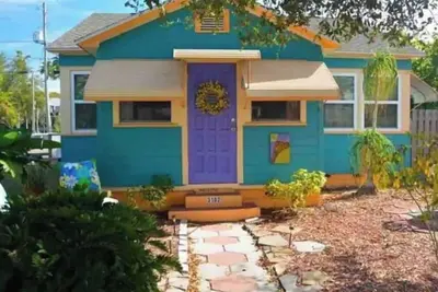 Image de Gulfport Cottage Steps to Beach & Restaurants