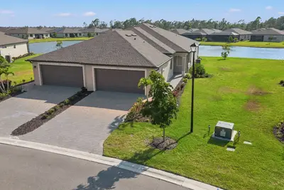 Image de Luxurious new villa with water view in Gated Community free wifi
