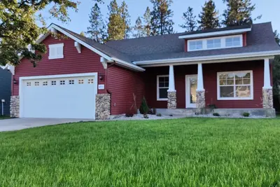Image de Experience Your Comfy Home Base Getaway - New Tesla/Ev Charger. 5-6 star