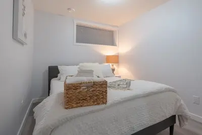 Image de Serene Elegance: 2br Gem with Modern Comforts