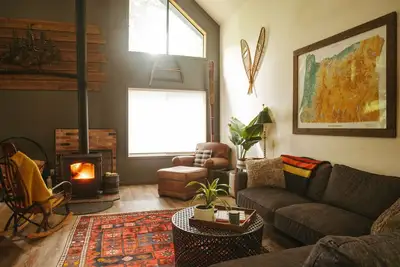 Image de Hot Tub, 1. 6 acres + Game Room| Walk to wine bar, coffee shop and more