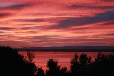 Image de Lakefront Self-Contained House, amazing views