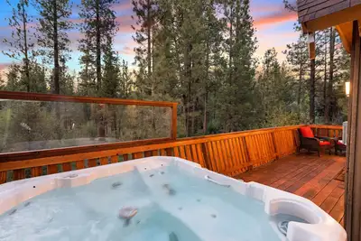 Image de Stunning Chalet w/ Central Ac. Close to Lake and Village- Spa, Fireplace and Bbq