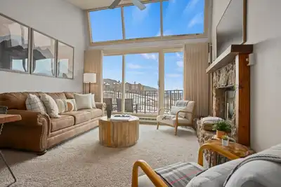 Image de Top Floor Condo w/ Patio & Amazing Ski Area Views - Pool, Hot Tub, Sauna, Ski In/Out