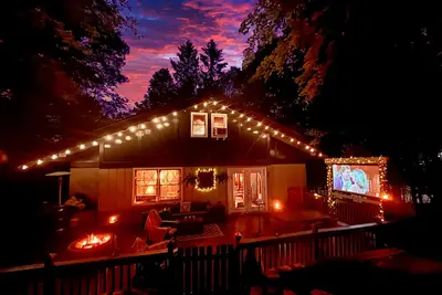 Image de Movies under the Stars/Storybook Chalet on Beech Mtn/Concerts/Hiking/Hot Tub/Pet