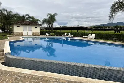 Image de Infinity House near the airport