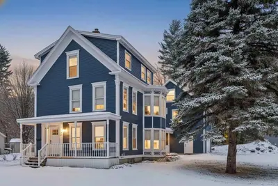Image de Charming 4-Bed Downtown Townhome 3-Min to Okemo