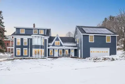 Image de Tasteful 5-Br Downtown Townhome 3-Min to Okemo