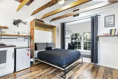 Image de The Artist's Garden - Tiny Studio Cottage