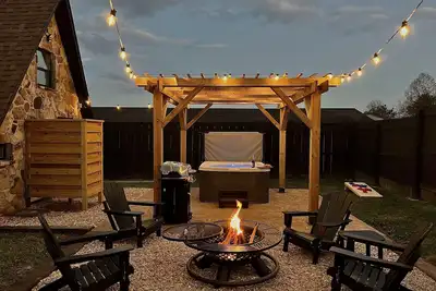 Image de The Rock A-Frame - Modern, Private Patio, Location