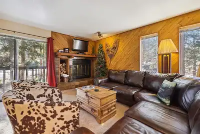 Image de Luxury 4br condo in Frisco! Peak One 107 sleeps 12, with mountain views and spacious comfort.